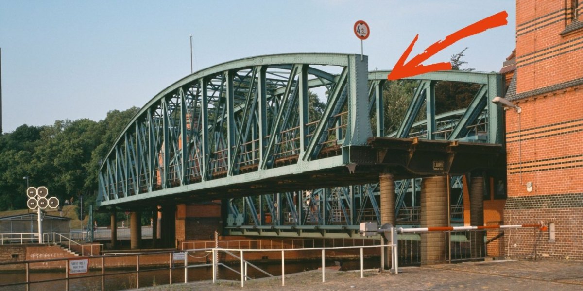 Lübeck Brücke.jpg