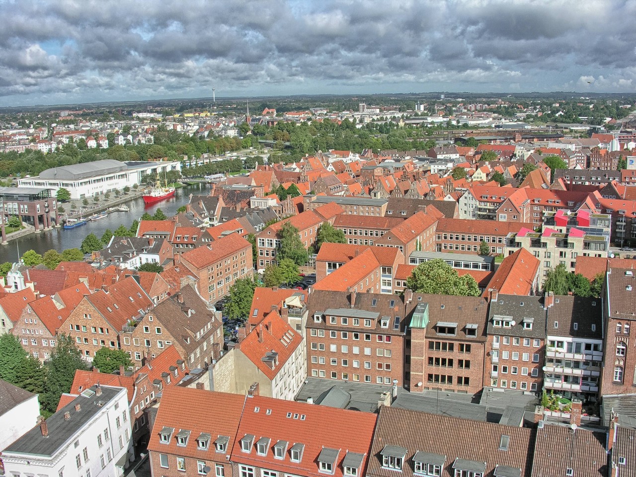 Ein Makler in Lübeck vermittelt Wohnung nur noch an geimpfte und gensene Bewerber. 
