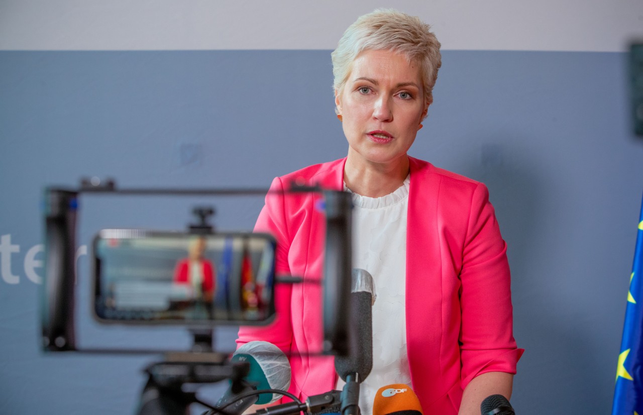 Eine erfreuliche Nachricht: Die Landeschefin von Mecklenburg-Vorpommern hat ihren Kampf gegen den Krebs gewonnen.
