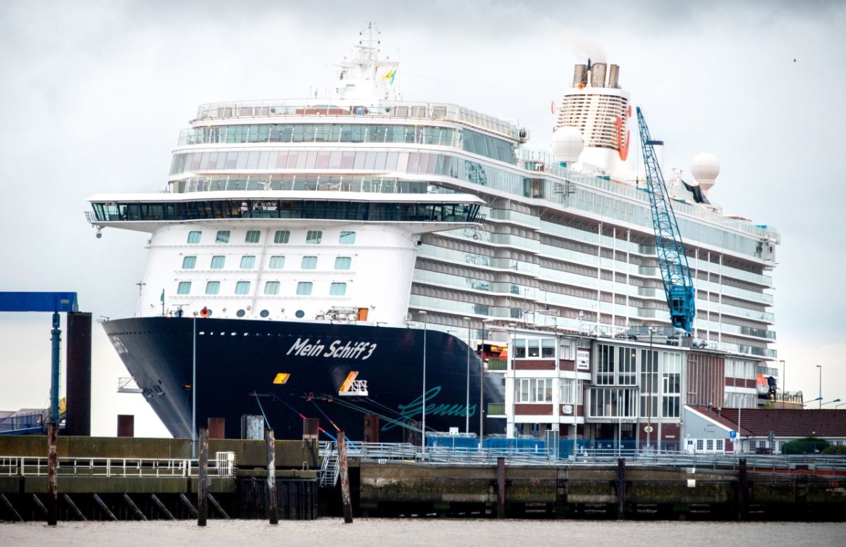 Mein Schiff 3 Cuxhaven Tui Cruises.jpg