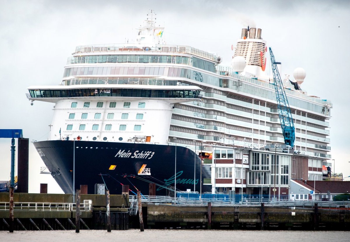 Mein Schiff 3 Cuxhaven Tui Cruises.jpg