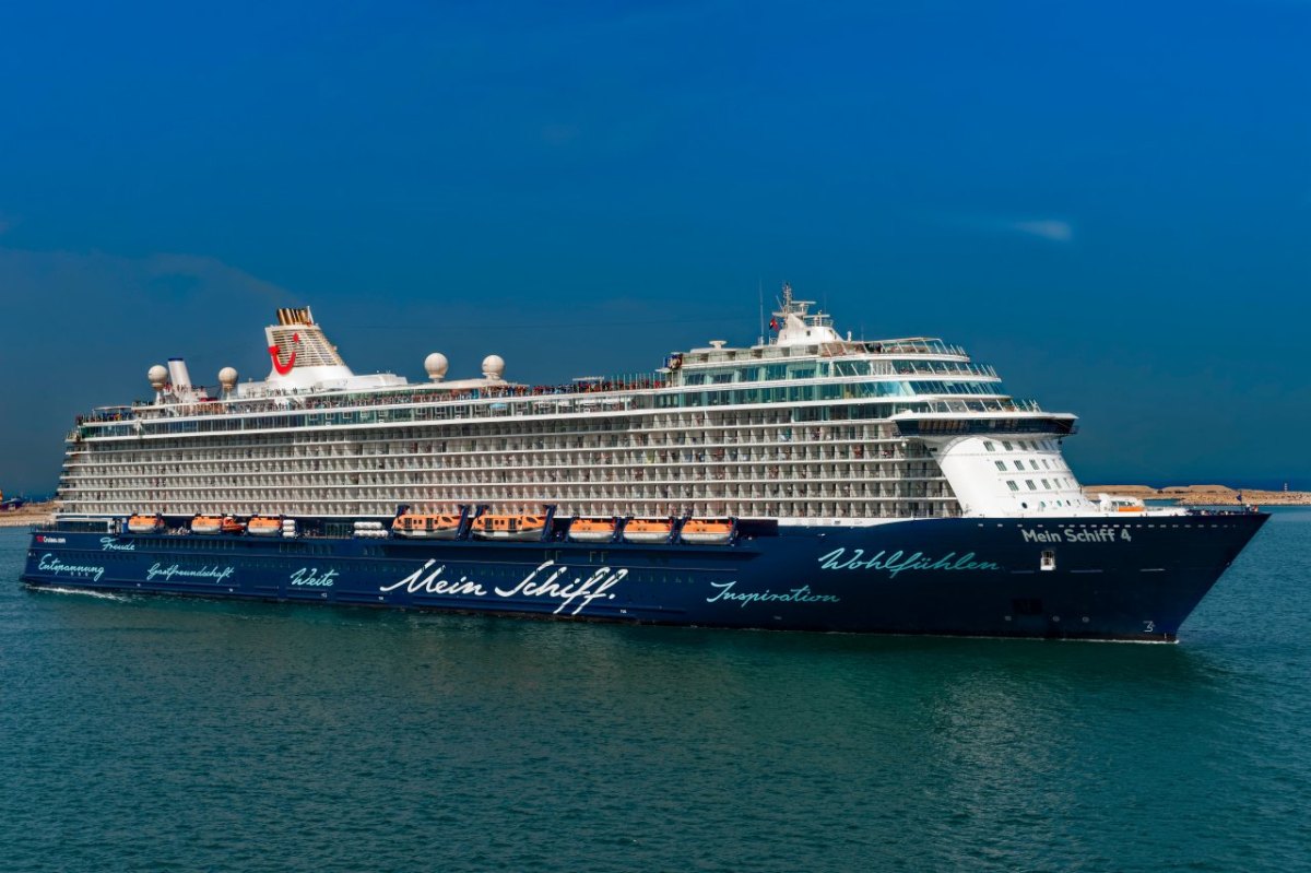 Mein Schiff 4 Corona.jpg