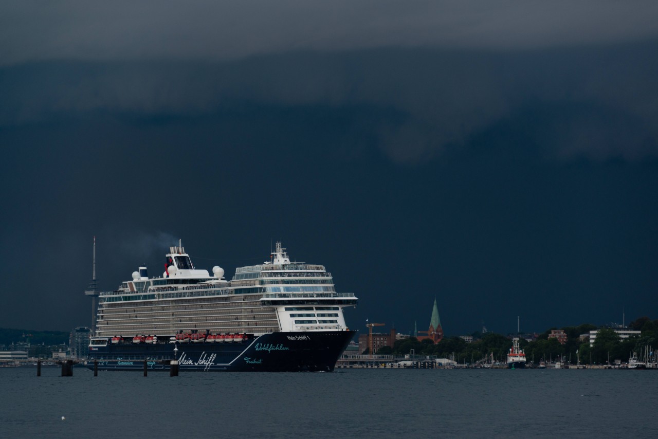 Auf der Kanaren-Reise gibt es einen Moment, der „Mein Schiff“-Urlauber sehr betroffen macht.