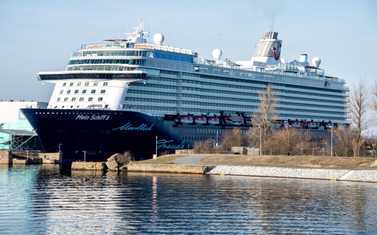 Mein Schiff 6 Corona.jpg