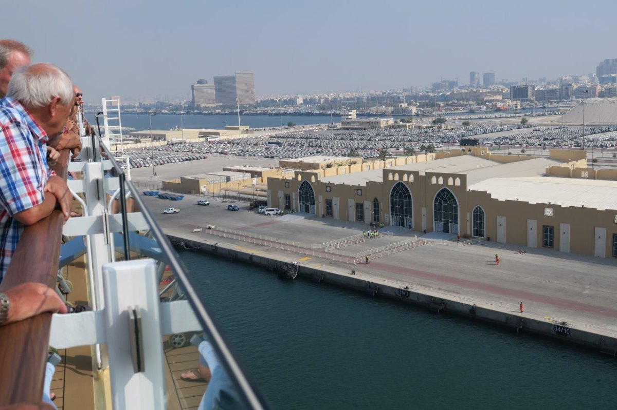 „Mein Schiff 6“ Dubai Tui Cruises Katar Orient  Reise Absage Corona Crew