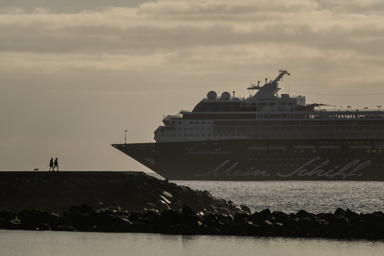 Die „Mein Schiff“ während einer Reise um die Kanaren.