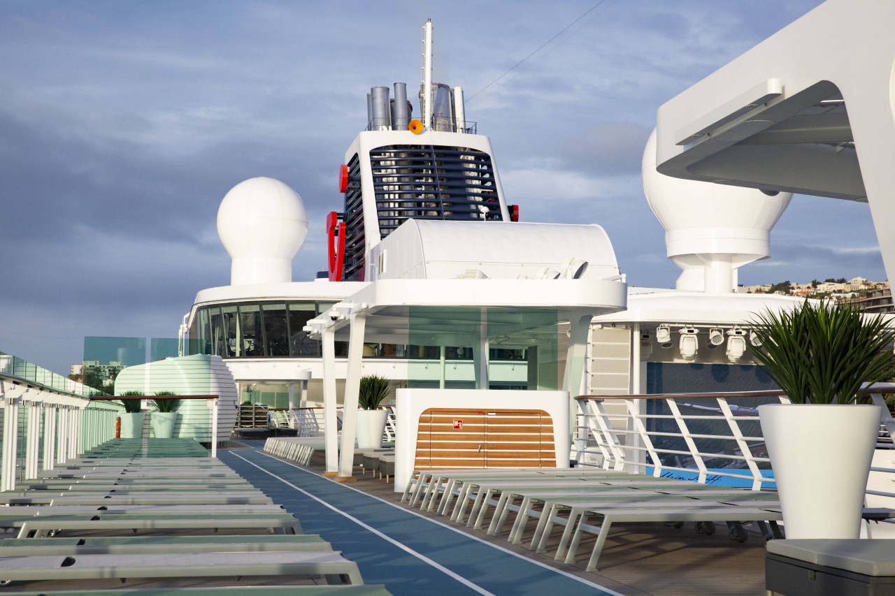 Das Sonnendeck der „Mein Schiff 2“.