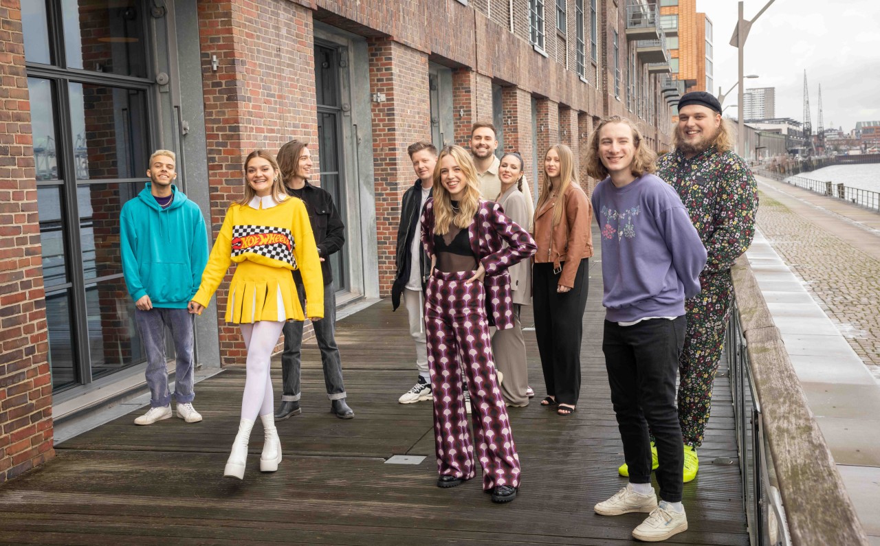 Die sechs Acts für den deutschen Vorentscheid zum Eurovision Song Contest (ESC): Malik Harris (l-r), Emily Roberts, Eros Atomus, Nico Suave & Team Liebe (hinten), Felicia Lu und Maël & Jonas.