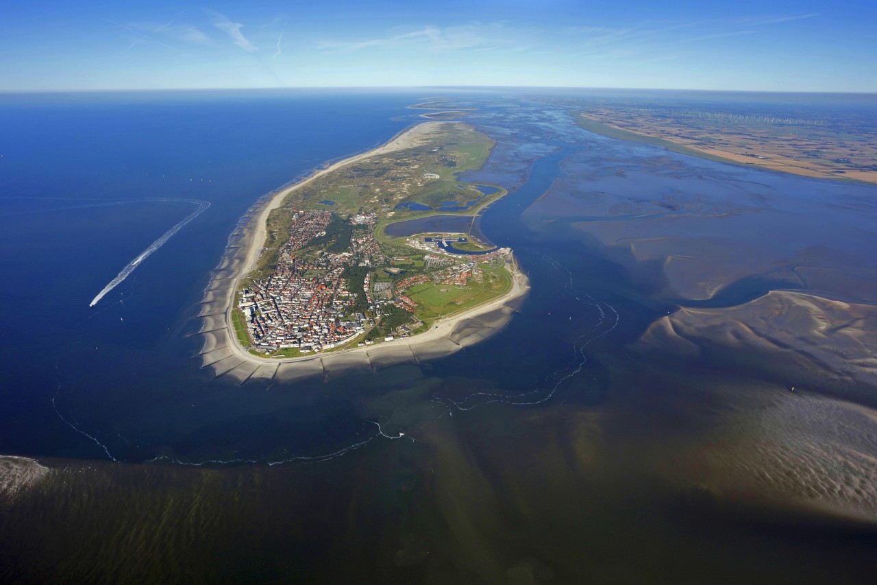 Die ostfriesische Insel Norderney von oben 