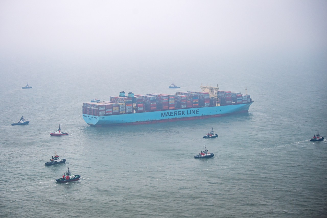 Das voll beladene Containerschiff „Mumbai Maersk“ war vor Wangerooge auf Grund gelaufen.