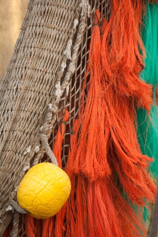 Scheuerfäden, so genannte Dolly Ropes, werden in der Fischerei genutzt, um die Fischernetze bei der Berührung mit dem Meeresboden vor dem Durchscheuern zu schützen.