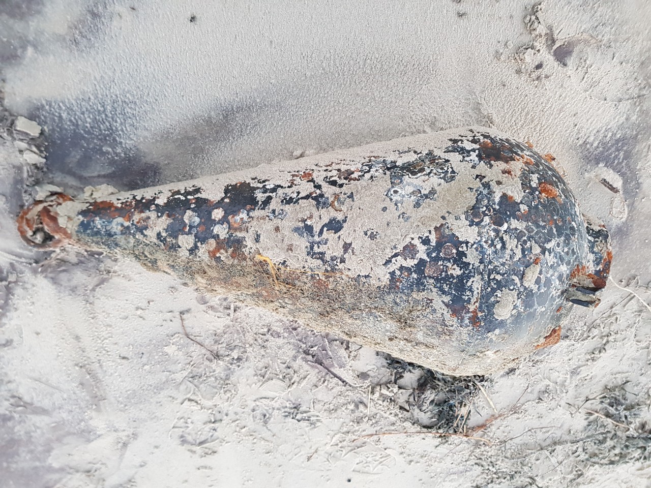 Am Strand der Nordsee-Insel Juist wurde am Freitagmorgen eine Sprengboje gefunden.