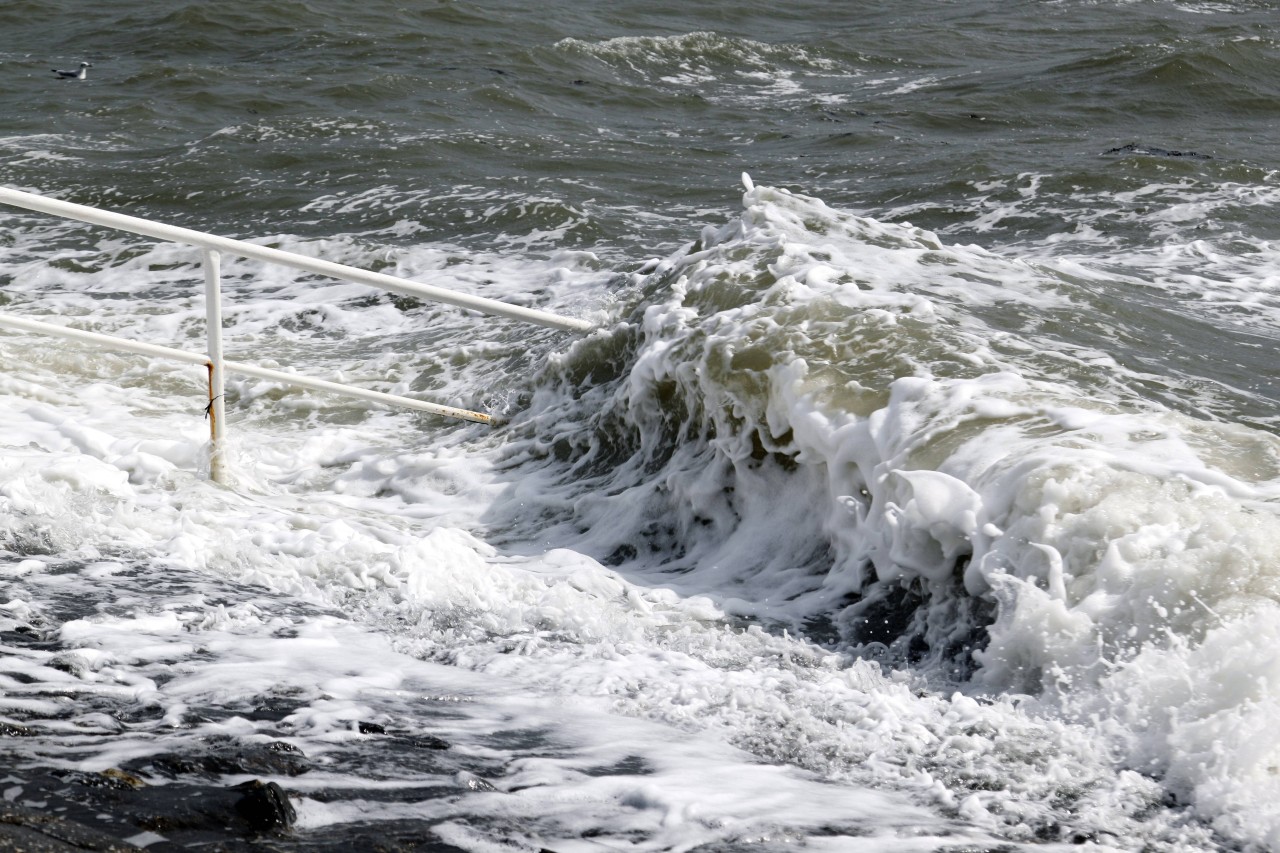 An der Nordsee-Küste sorgen die Reste eines Hurrikans für ungemütliches Wetter