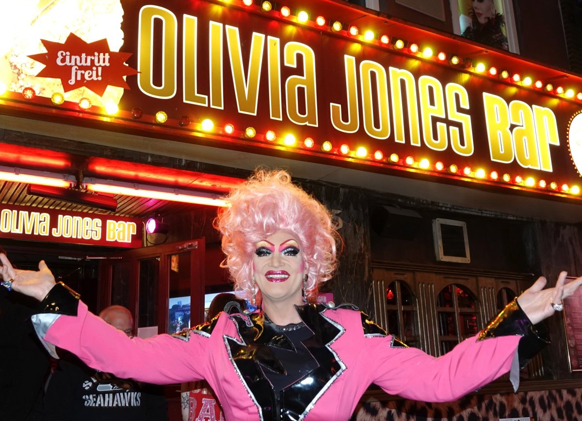 Olivia Jones Hamburg Kiez Protest Reeperbahn Große Freiheit.jpg