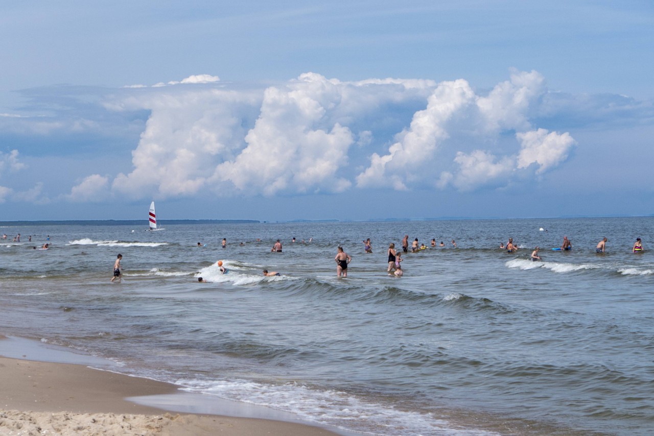 Badegäste in der Ostsee.