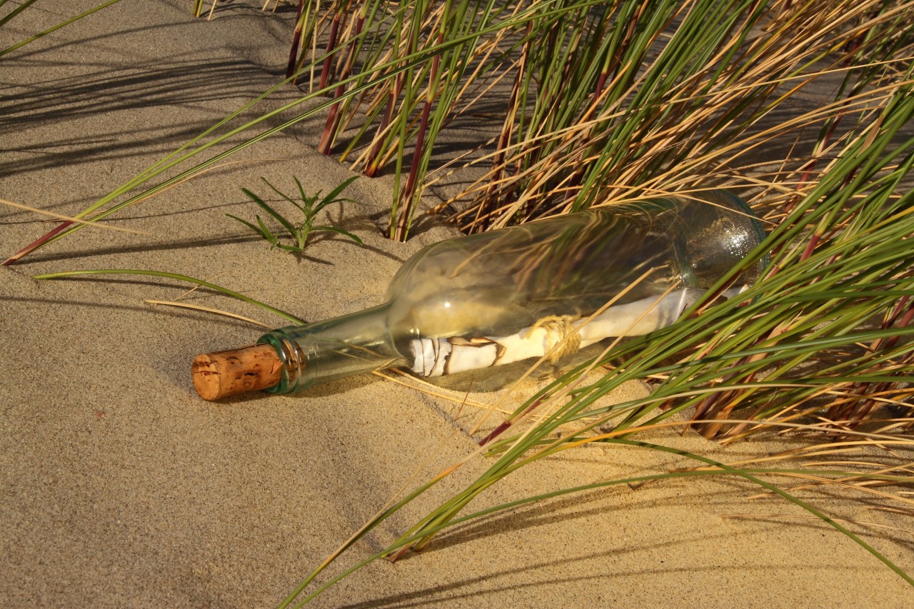 Sollte man öfter eine Flaschenpost in die Ostsee werfen? 