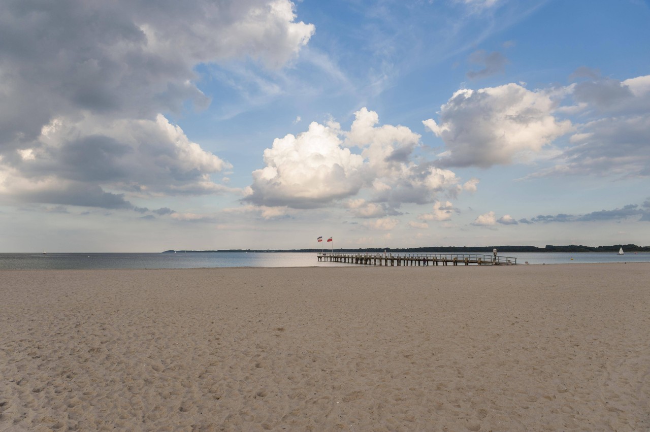 Ostsee-Strand in Travemünde: Die Seebrücke kann zur Gefahr werden. 