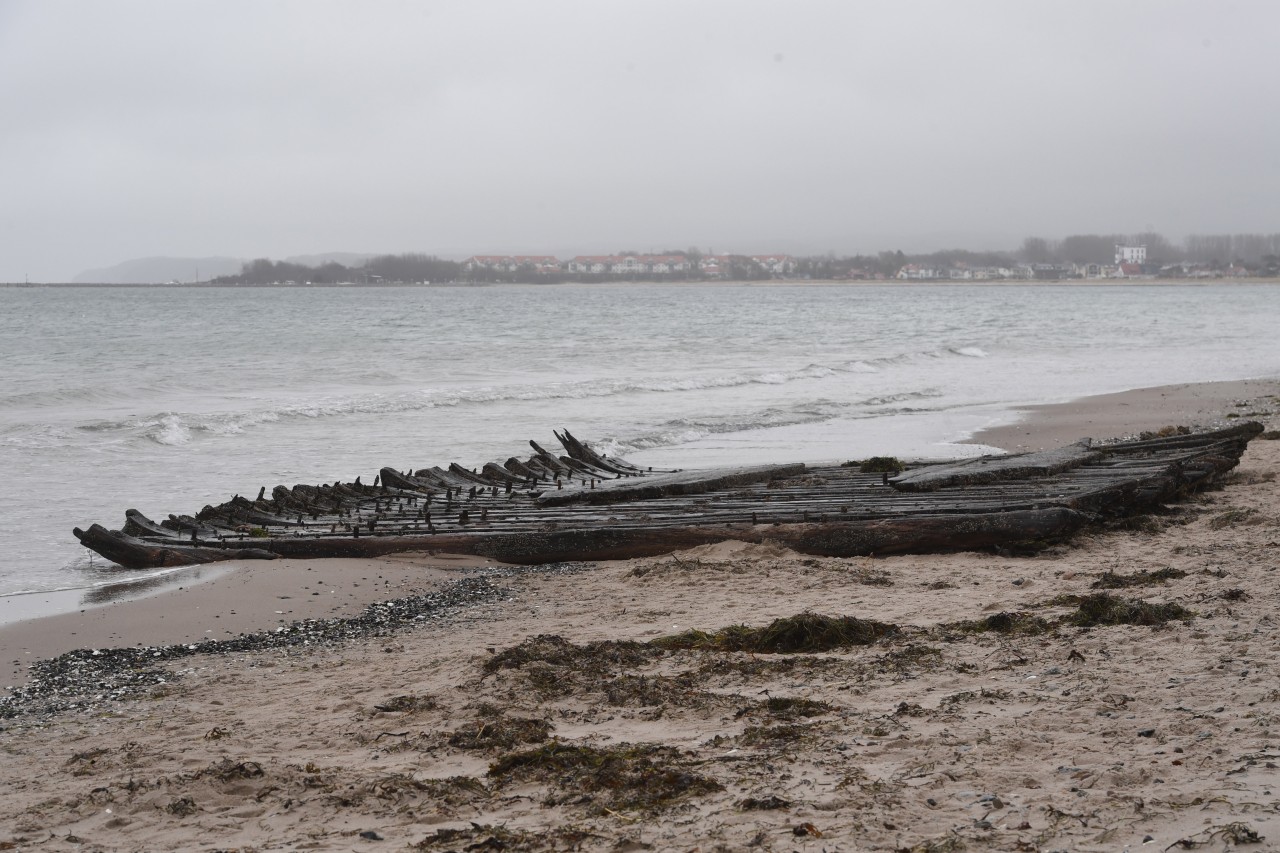 Der Sturm hatte an der Ostsee Wrackteile freigespült (Symbolbild).