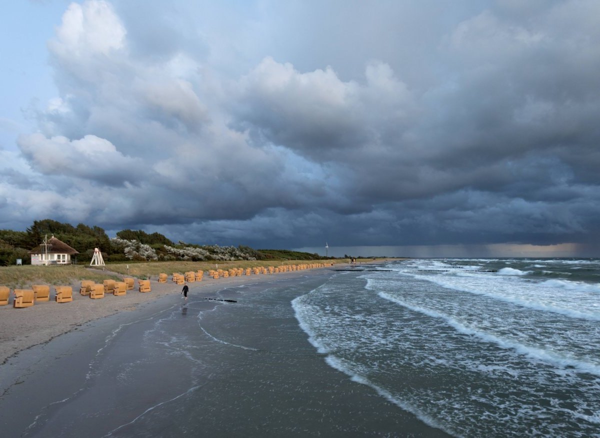 Ostsee dunkle Wolken.jpg