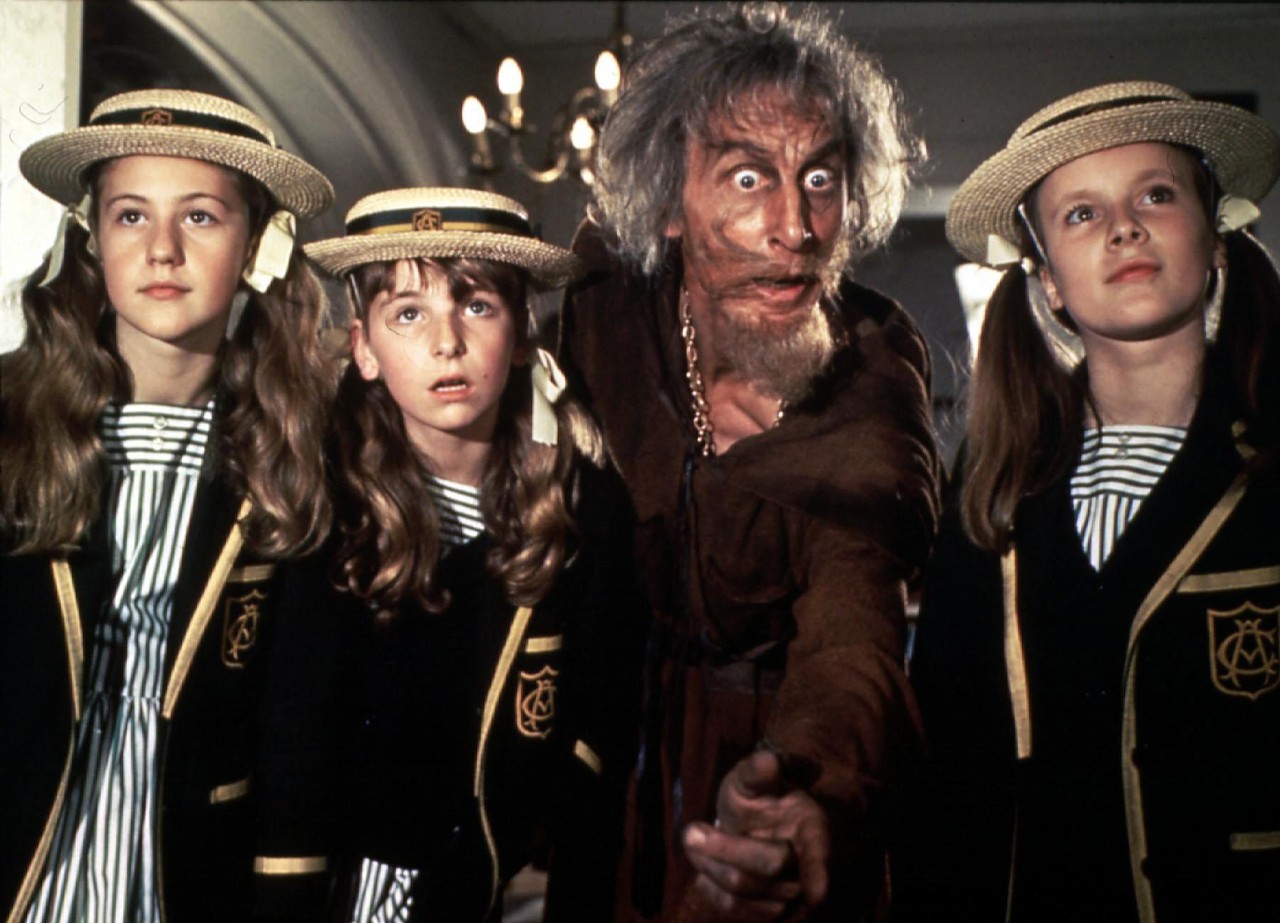 Geoffrey Bayldon (2. von rechts) als „Catweazle“ in der britischen Originalserie.