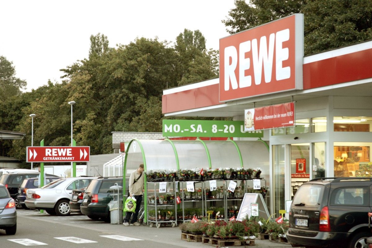 Rewe in Schleswig-Holstein Parkplatz vermisst.jpg