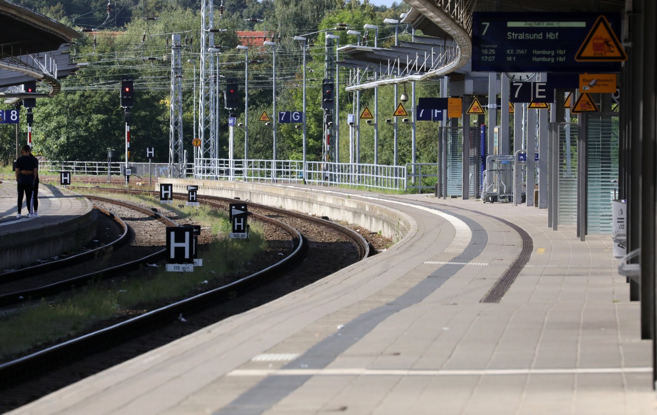 Auf der Strecke zwischen Rostock und Stralsund musst ein blinder Mann aus dem Zug aussteigen (Symbolbild).