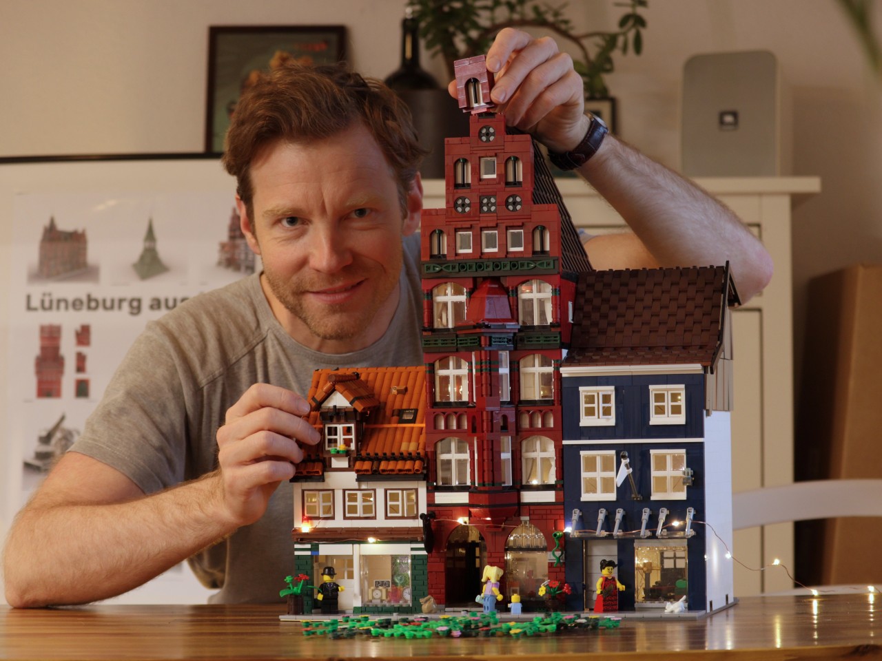Benjamin Albrecht baut seine Heimatstadt Lüneburg mit Legosteinen nach. 