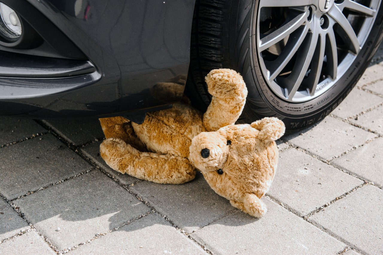 Bei einem Unfall auf Rügen sind zwei Kinder angefahren worden (Symbolbild). 