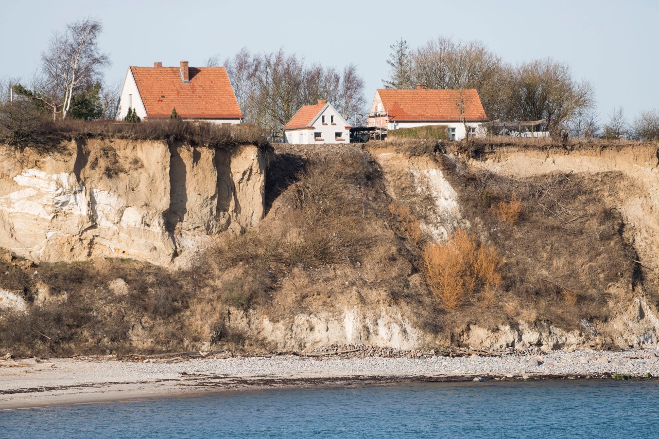 In Sassnitz auf Rügen müssen die Behörden ein ständiges Auge auf die Umstände der Küste haben – hier hängen Leben davon ab.