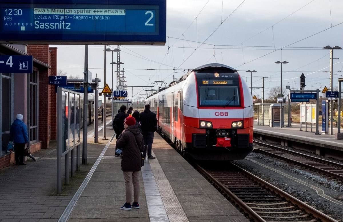 Rügen Ostsee Deutsche Bahn ICE Binz Fahrplan Reise Berlin Rostock
