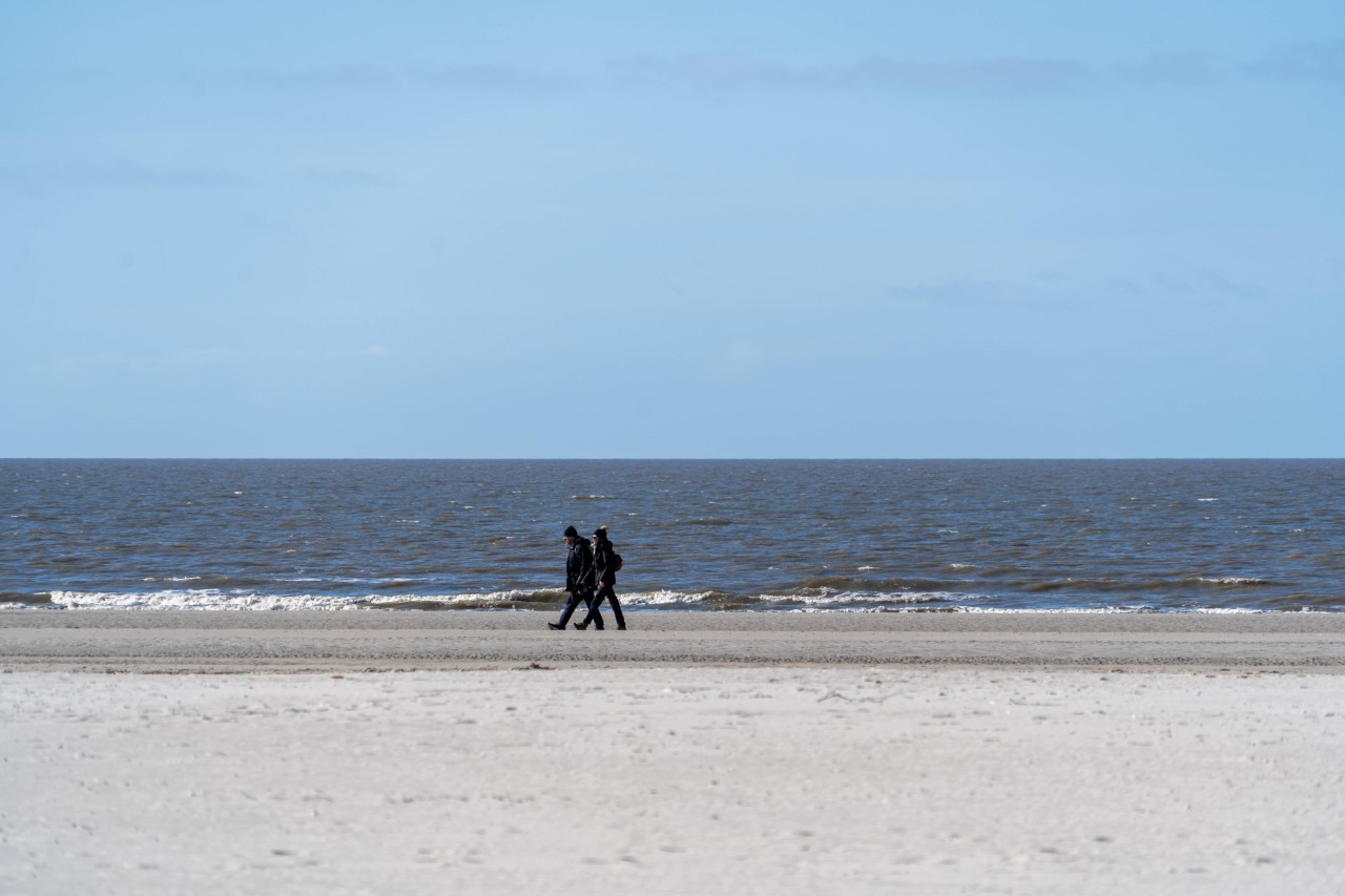 Am Strand von Sankt Peter-Ording hat ein Mann eine spektakuläre Aufnahme von einem Naturschauspiel gemacht (Symbolbild).