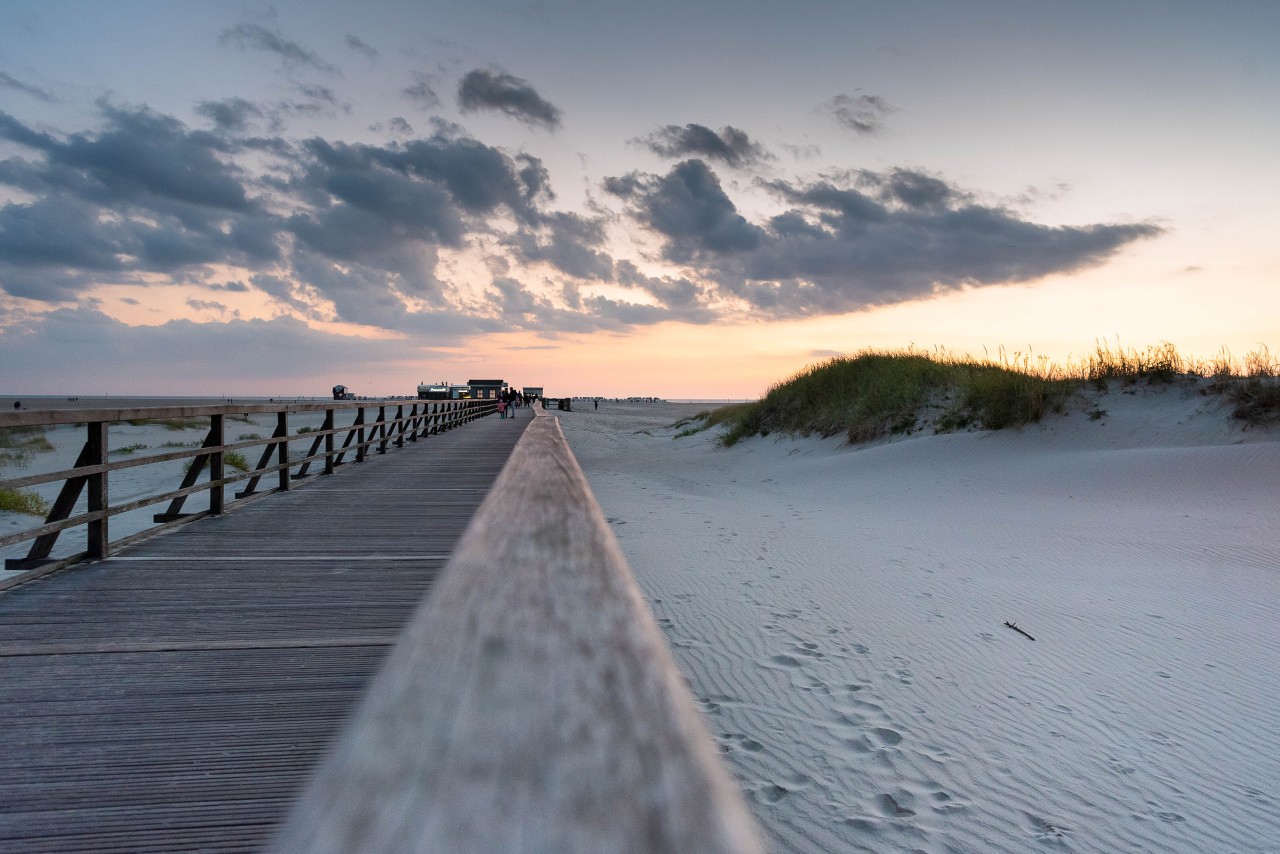 Sonnenuntergang in Sankt Peter-Ording (SPO). 