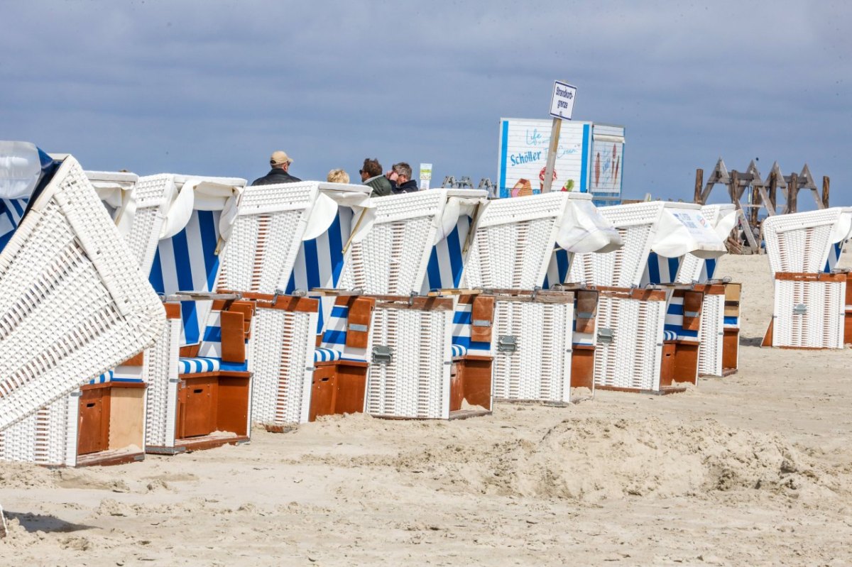 Sankt Peter-Ording (SPO) Strandkörbe.jpg