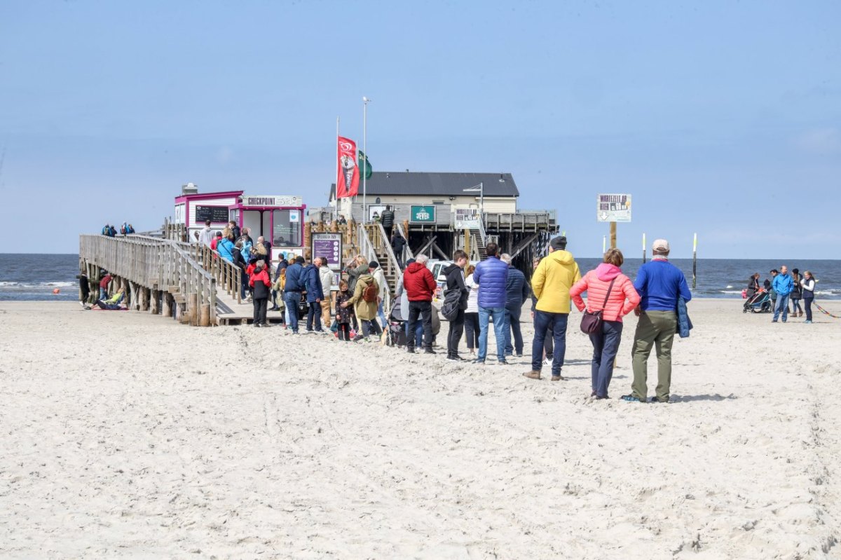 Sankt Peter-Ording SPO Urlauber voll.jpg