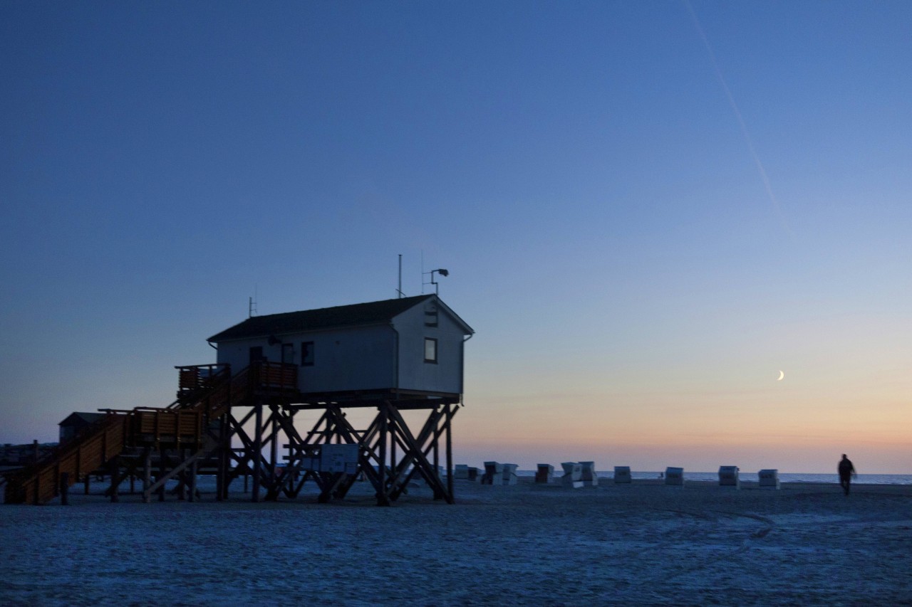 Was ein Mann am Strand in Sankt Peter-Ording gefunden hat, sorgt für wilde Spekulationen (Symbolbild). 