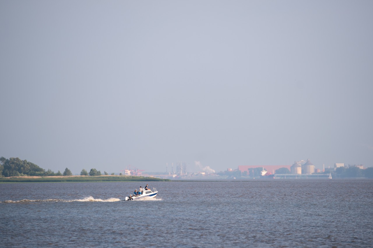 Am Dienstagnachmittag hat ein Sportbootfahrer die Leiche der vermissten 9-Jährigen in der Elbe entdeckt (Symbolbild). 