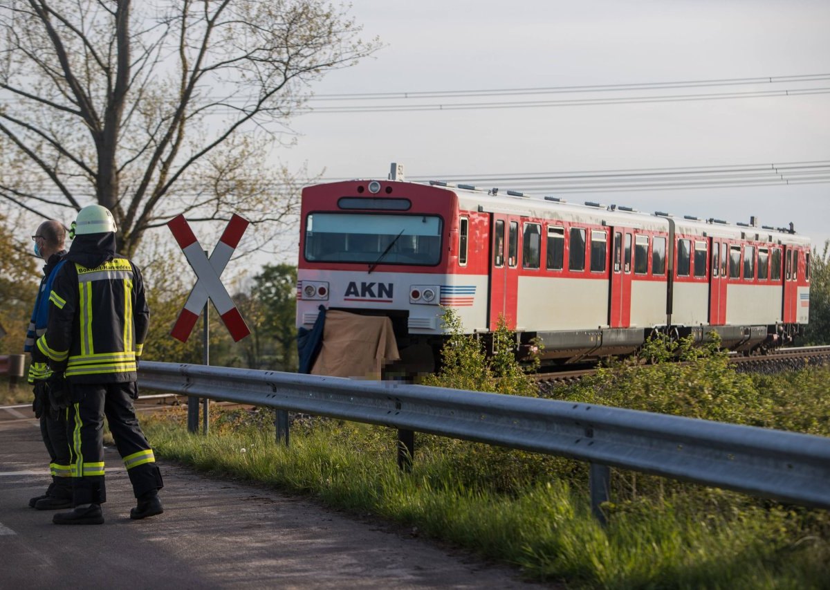 Schleswig-Holstein Zug Bahn Unfall Unglück Rentner