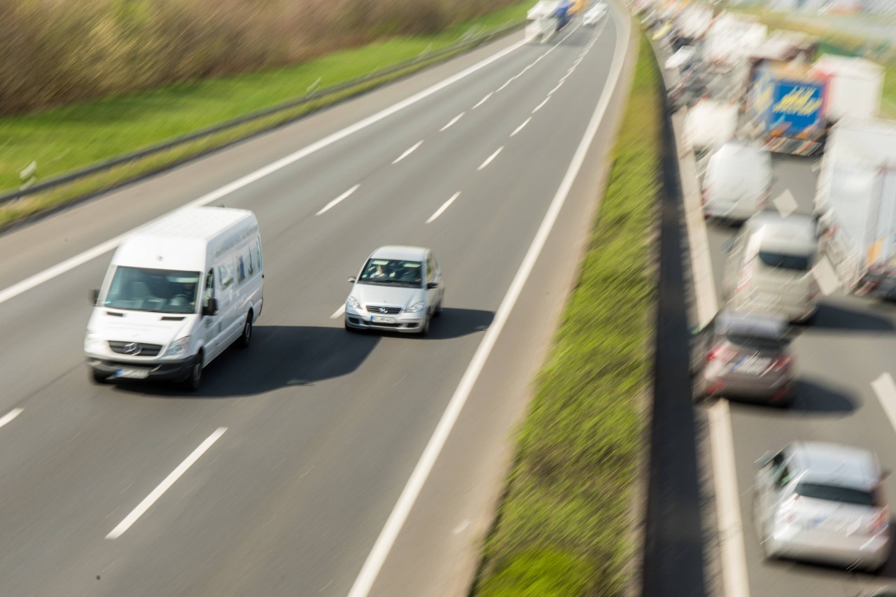 Auf der A14 bei Schwerin hat ein Mann heldenhaft reagiert (Symbolbild).