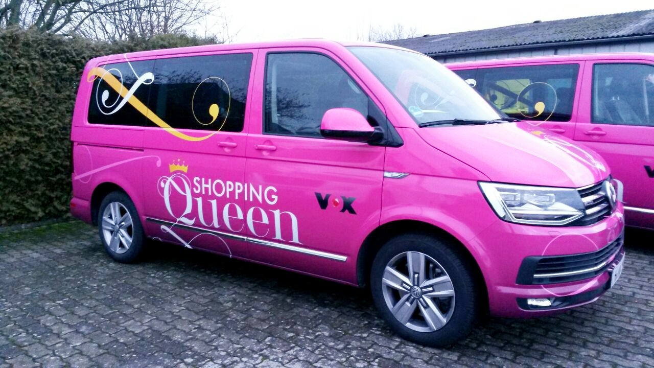Der „Shopping Queen“-Bus tourt diese Woche durch Rostock.