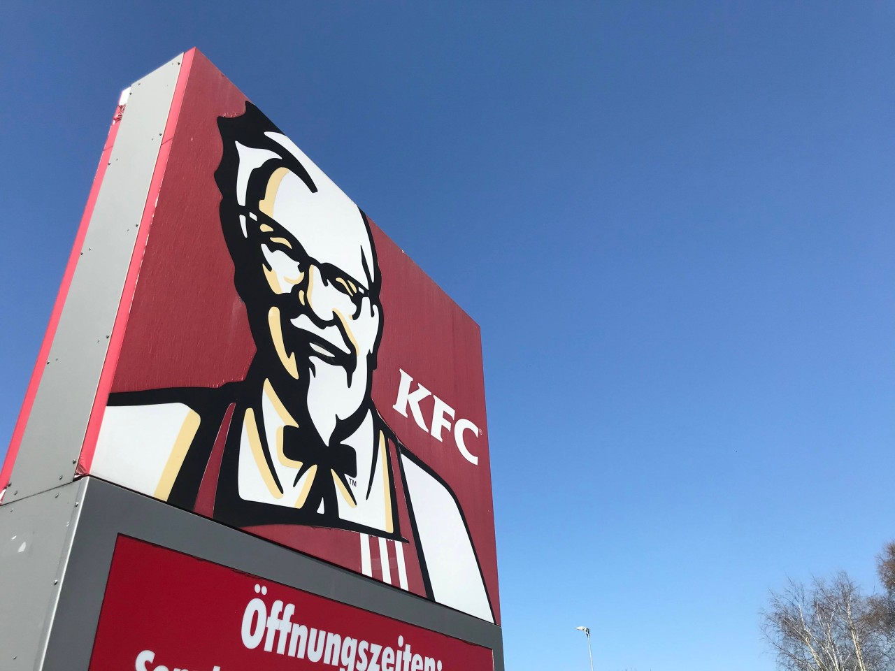 Das berühmte Logo von KFC. Eine Filiale auf Sylt gibt es allerdings nicht.