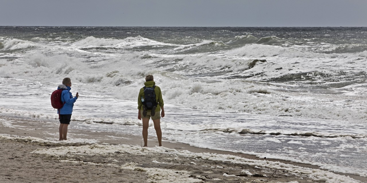 Das Sturmtief „Zeynep“ trifft den Strand von der Nordsee-Insel Sylt hart (Archivfoto).