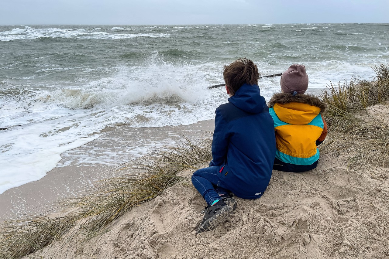 Auch im Winter ist der Strand von Sylt ein echtes Highlight – und die Aussicht lässt sich auch weiterhin genießen.