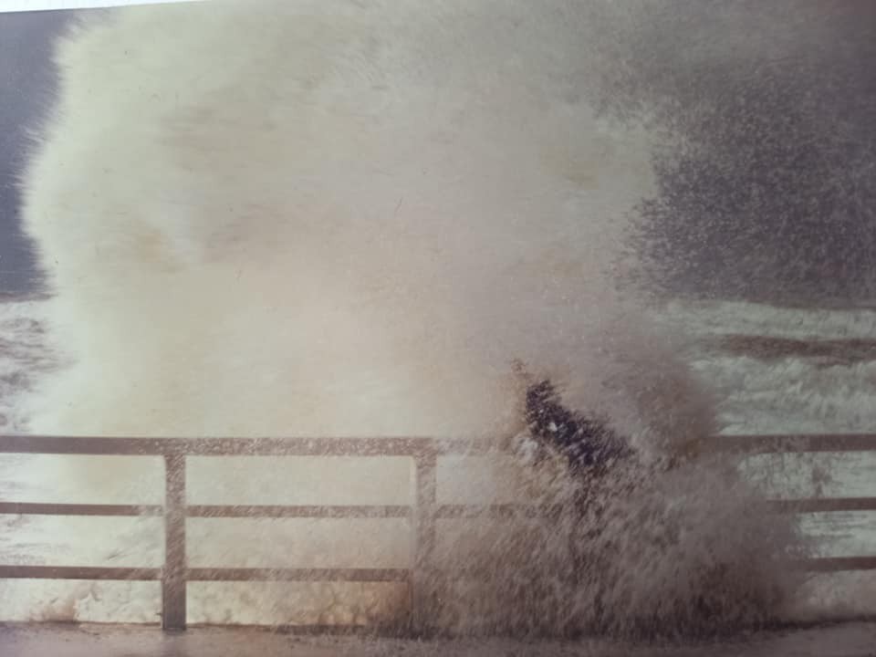 Oliver Minet inmitten der Sturmflut auf Sylt 1985