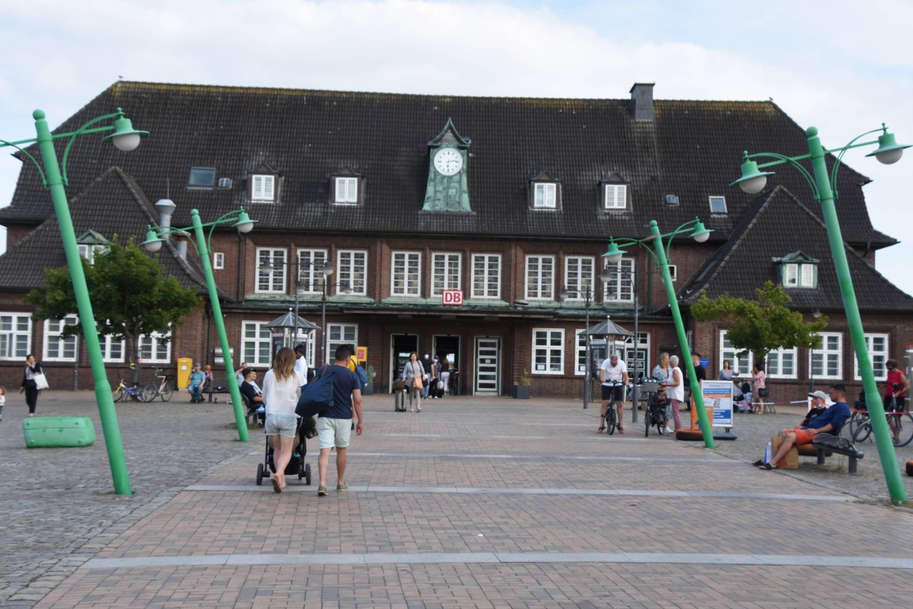 Fußgängerzone statt Parkplatz: Der Vorplatz des Bahnhofes in Westerland auf Sylt.