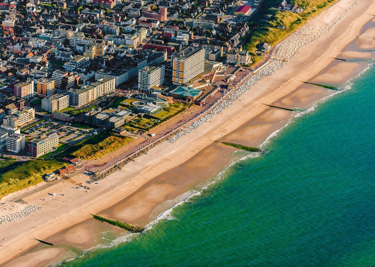 Sylt Westerland Insel Urlaub Hotel Strand Schleswig-Holstein Einheimische Marschbahn Zug Shuttle.jpg