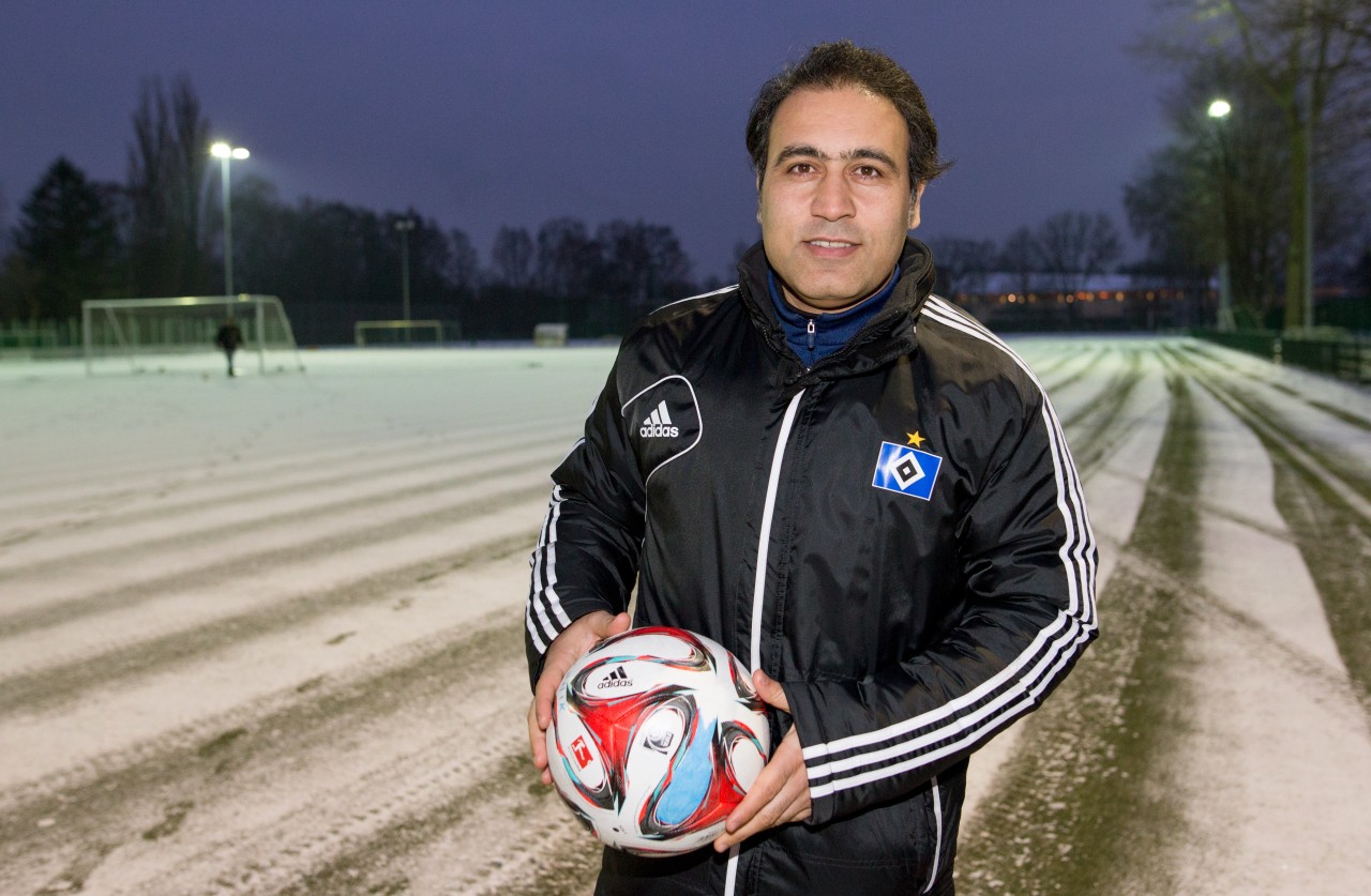 Der ehemalige HSV-Spieler Mehdi Mahdavikia auf dem Trainingsgelände des Hamburger SV im Jahr 2016.