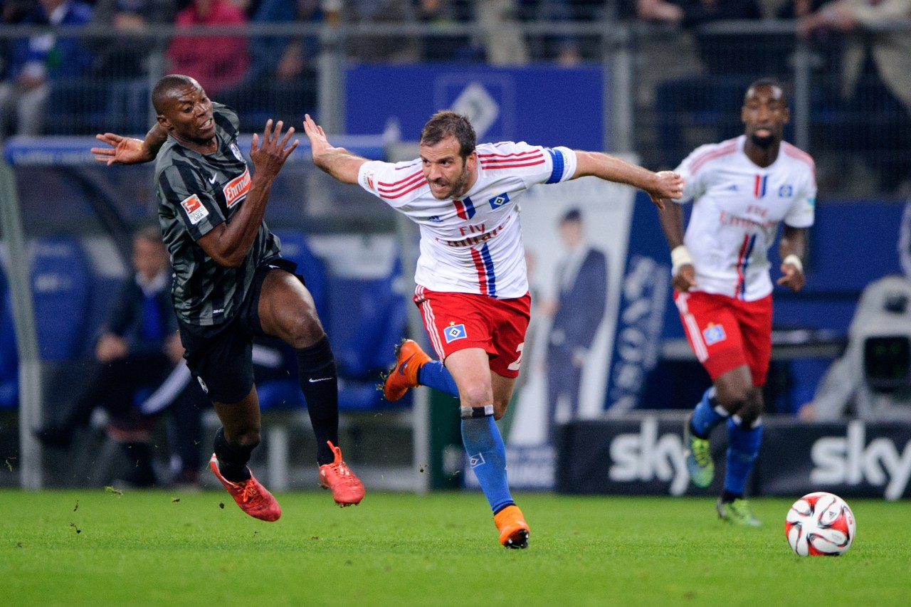 War hier noch in der 1. Bundesliga unterwegs: Rafael van der Vaart mit dem Hamburger SV gegen SC Freiburg im Jahr 2015.