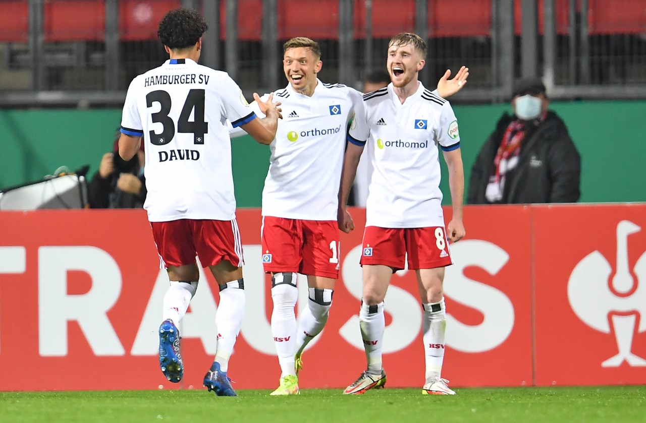 Der Hamburger SV will Tommy Doyle (r.) offenbar weiter ausleihen.