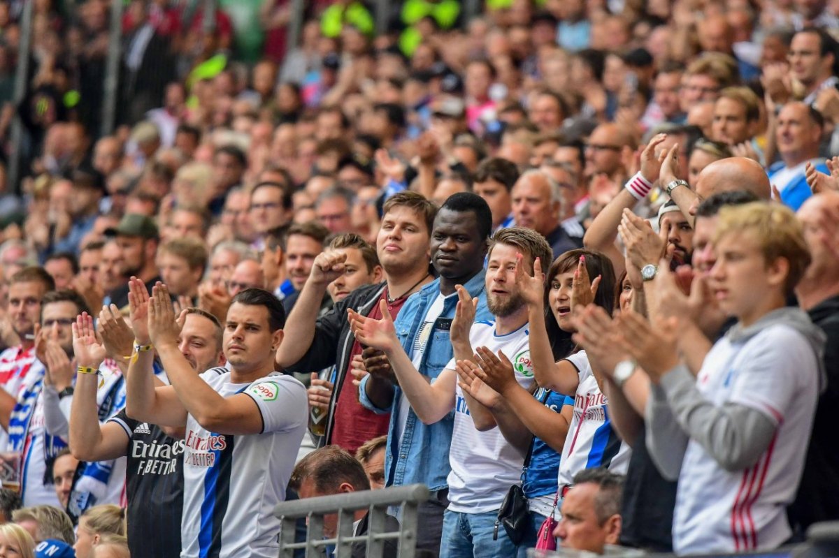 hsv-fans-freude-stuttgart-erleichterung.jpg
