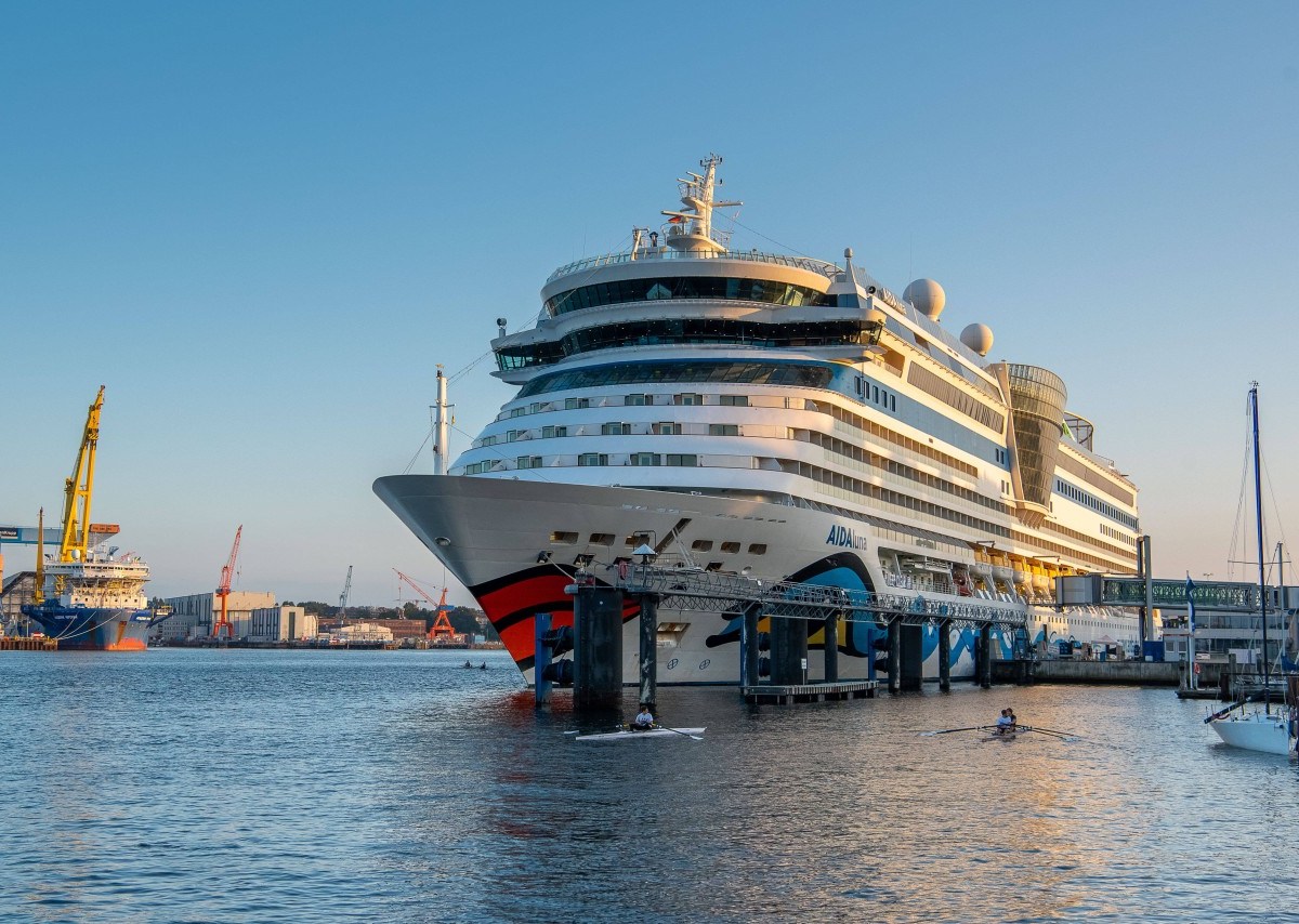 Die AidaLuna am Hafen von Kiel, Aida will auch die Lebensmittelabfälle an Bord reduzieren, Mit der „Aida nova“ konnte die Reederei eine Weltpremiere feiern